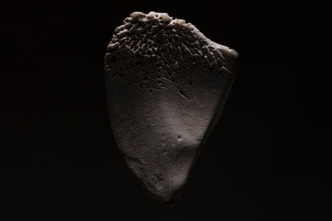 月への巨大隕石衝突のイメージ