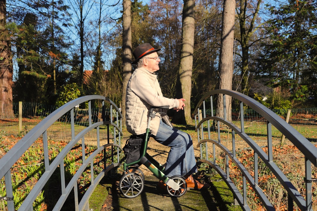 活動的な高齢者のイメージ