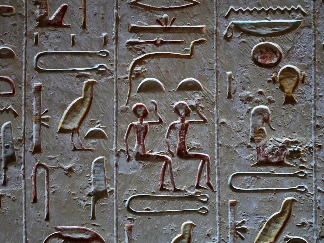 古代エジプトの石造の壁
