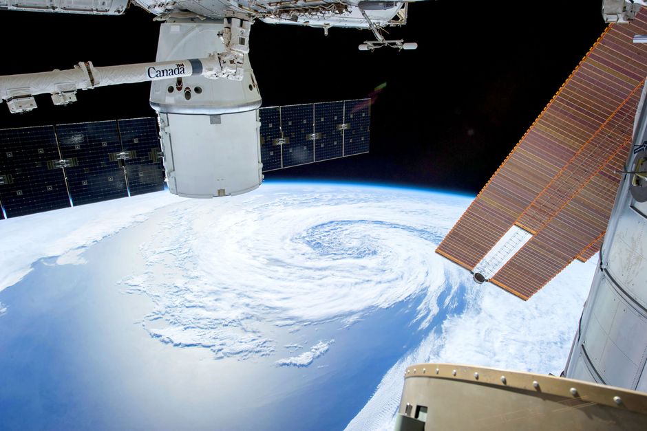地球を回る宇宙ステーション