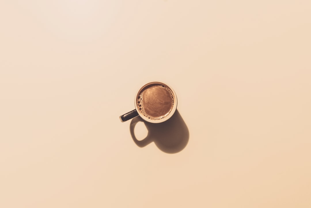 寝不足の朝のコーヒー