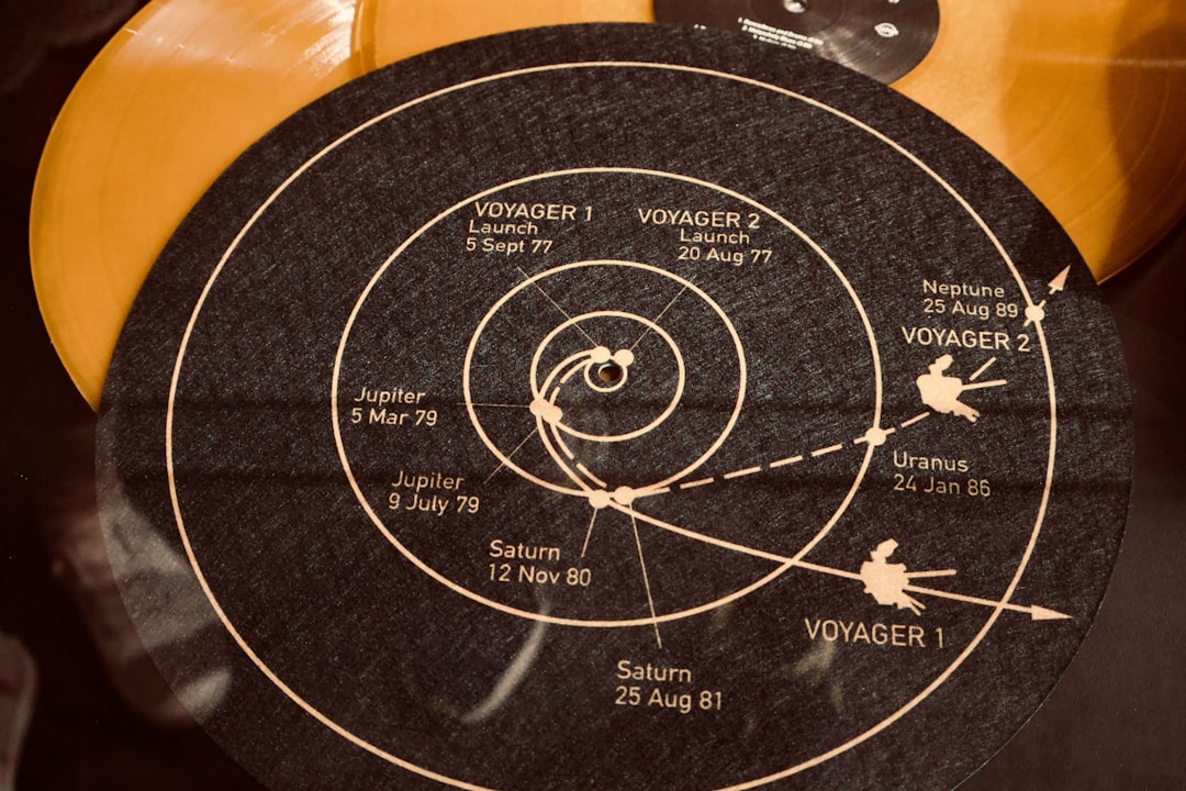 深宇宙を飛ぶ探査機のイメージ