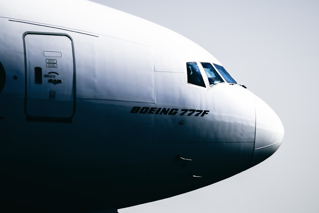 旅客機のコックピットからの空の眺め